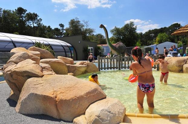 Camping Maeva Club Les Dinosaures Hotel Talmont-Saint-Hilaire Exterior photo